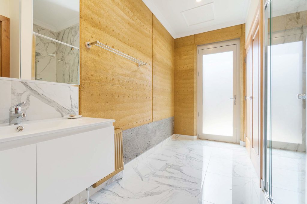 sustainable-contemporary-design-main-bathroom